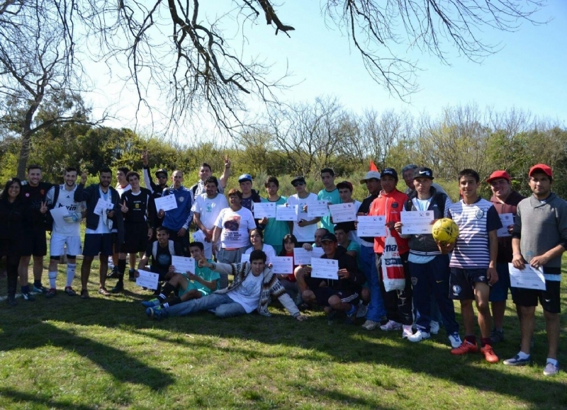 Se llevó a cabo otro ciclo de "Sin Potreros no hay 10" en el barrio El Peligro