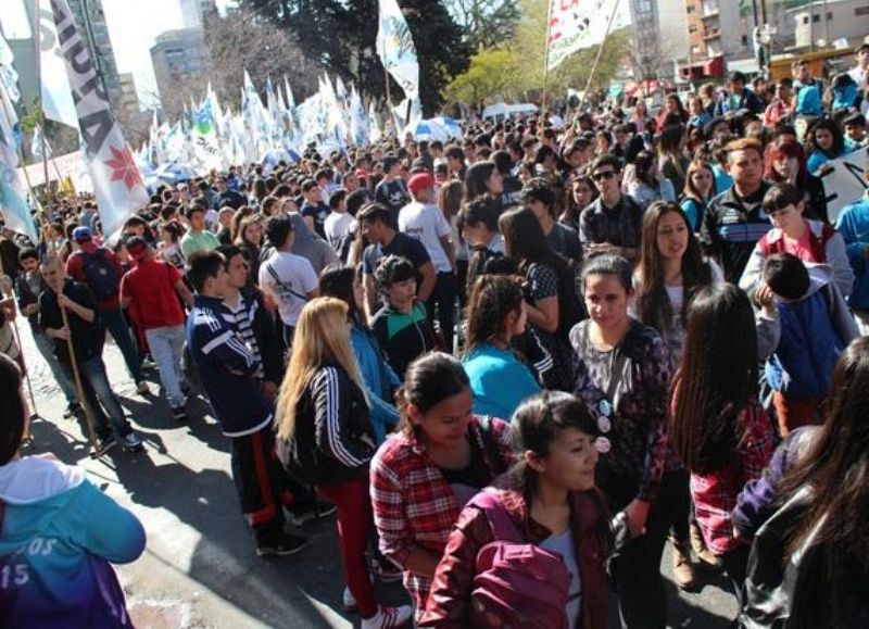 Multitudinaria marcha en la ciudad a 39 años de "La noche de los lápices"