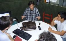 En el aire. Los conductores junto al invitado de la tarde.