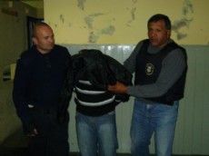 Uno de los ladrones fue detenido, mientras que los restantes dos est�n pr�fugos.