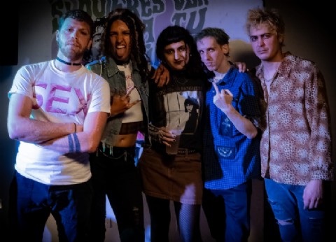 Estreno del teaser de A ningún lugar: cine independiente y música en vivo en Casa Chicha