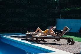 Mientras el pueblo no tiene agua, la defensora se broncea: "El que no llora, no mama… Y el que reclama, se seca"