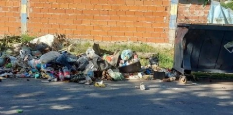 Altos de San Lorenzo: quejas por un basural creado por malos vecinos