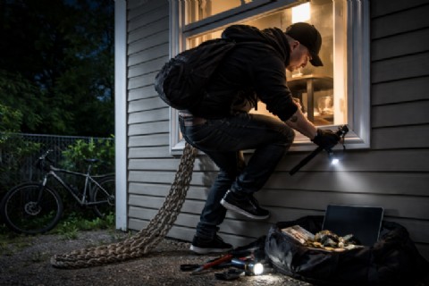 Quiso trepar pero cayó preso: detuvieron a un joven de 19 años acusado de robo por escalamiento