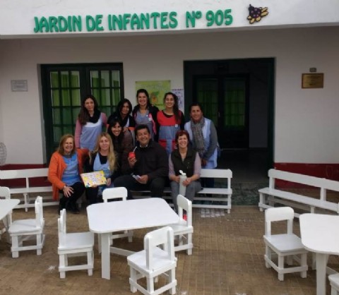 Jardín de Infantes de Magdalena recibió donación de mobiliario confeccionado por internos de Florencio Varela