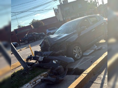 La Loma: un conductor murió tras chocar contra un poste en diagonal 73 y 28
