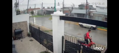 Robó una moto y cayó pocas horas después al quedar grabado por las cámaras