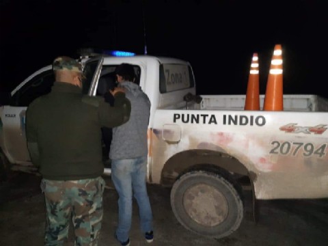 Seis detenidos en Punta Indio por cazar dentro de un campo y transportar pescado de manera clandestina