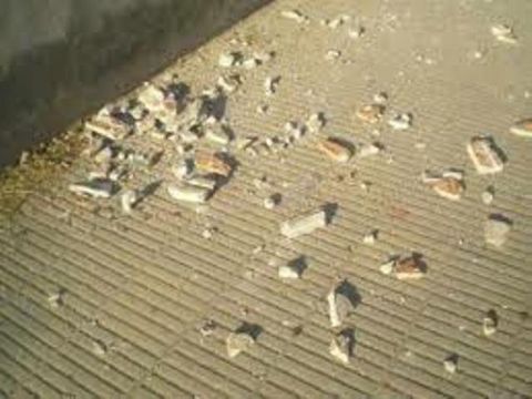 Se "cae" la ciudad: cayó mampostería de un edificio cerca de la terminal