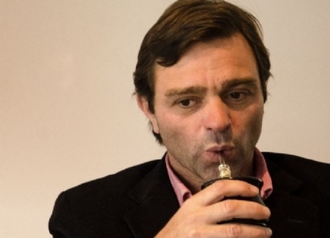 Menos sensibilidad que Robocop: el intendente de Magdalena suspendió trabajadores en plena cuarentena