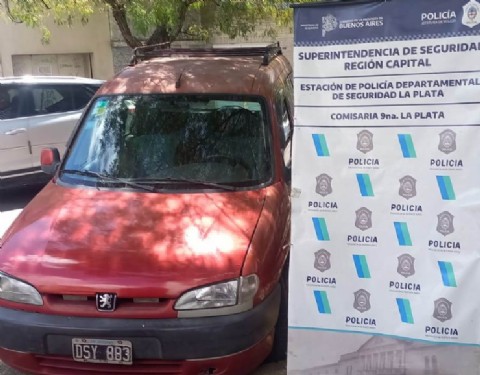 Detienen a un depravado que realizaba exhibiciones obscenas cerca de la Facultad de Periodismo