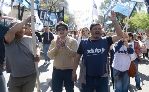 Previo al paro de 48 horas, el Frente Gremial Universitario convocó una conferencia de prensa