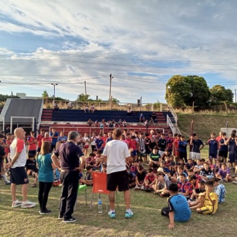 "El profe" Luis Martín estuvo en La Plata FC