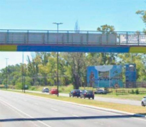 Murió el joven que había caído al vacío desde un puente peatonal en Gonnet