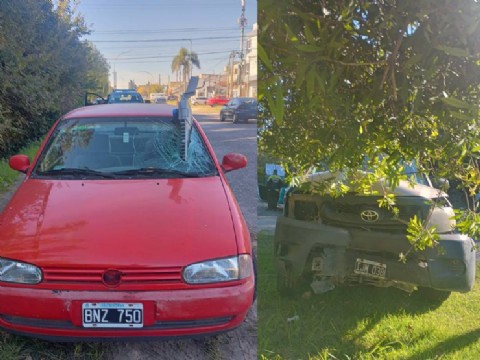 VIDEO | Chocó contra un poste y una luminaria cayó sobre otro auto que circulaba por el lugar