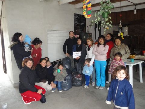 Donación de ropa y calzado en Copa de Leche