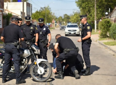 Detienen a un menor cuando intentaba robar una moto durante operativo por el partido de Gimnasia