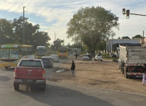 Fabián Cagliardi se cansó de esperar a Vialidad y recambian luces en Ruta 11
