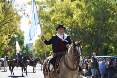 Cerró el Mes de la Tradición con un gran pericón y desfile criollo