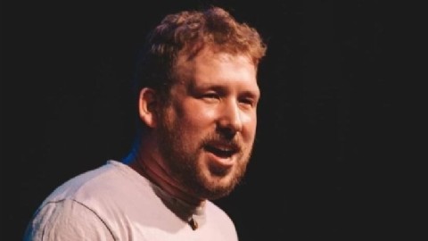 VIDEO | Lucas Upstein vuelve con Ángel Caído, un unipersonal tan oscuro como irresistible