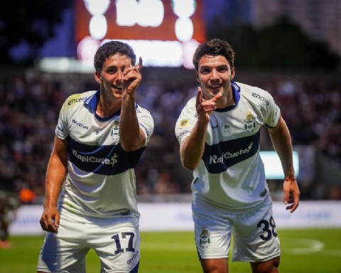 Gimnasia goleó a Platense en Vicente López y se metió en los playoffs del Clausura
