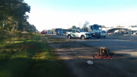 Choque entre una ambulancia y una camioneta en Abasto: hubo tensión pero no heridos