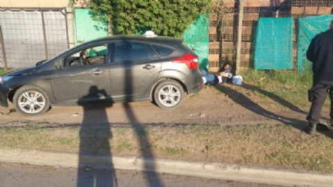 Abasto: detuvieron a una joven que discutió con la pareja y lo embistió con el auto