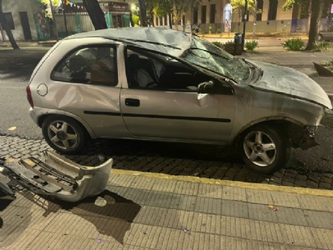 Dos accidentes de tránsito dejaron heridos en Melchor Romero con una motociclista y en La Loma con un vuelco