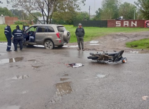 Accidente en Abasto: un motociclista herido y una conductora detenida por manejar con un carnet trucho