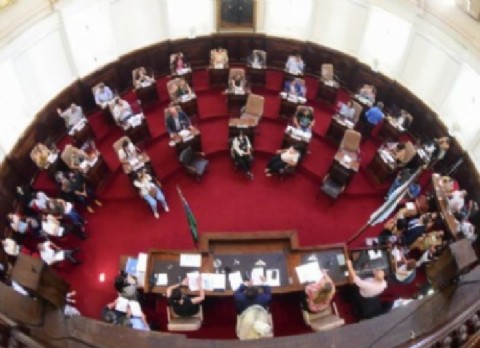 "Tres empanadas" para un periodista: un reclamo por la "santa pauta" que generó revuelos