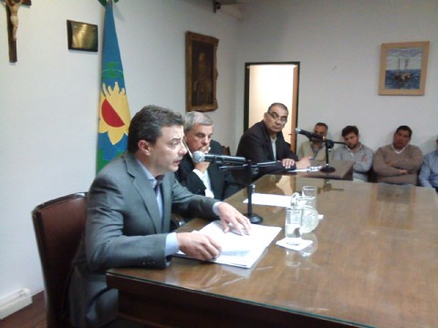 Brandsen: Gastón Arias buscó deslumbrar pero dejó expuestas sus sombras