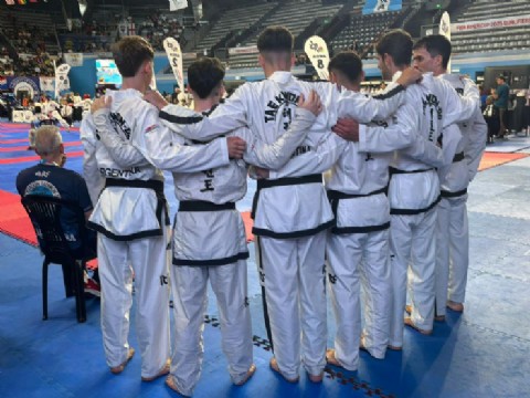 Golpes de esfuerzo: jóvenes de taekwondo de La Plata entrenan contra reloj para el Sudamericano y buscan apoyo