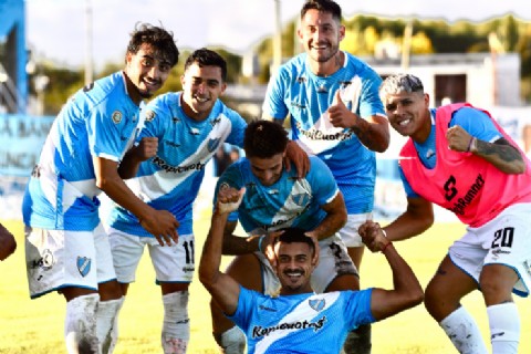 Villa San Carlos ganó y sigue prendido en lo más alto: venció 2-1 a Sportivo Italiano en Berisso