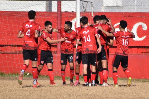 La Tercera igualó ante Victoriano Arenas en el debut