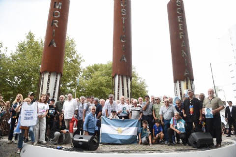 VIDEO | Alak participó de un emotivo acto homenaje a los caídos de Malvinas