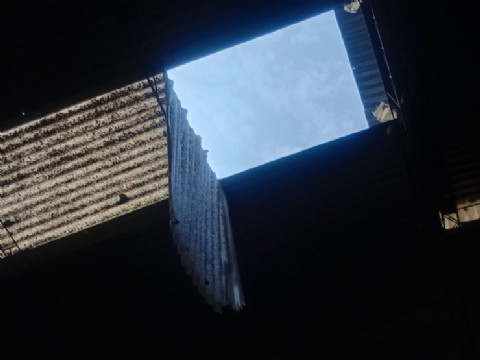 Conmoción en El Dique: un trabajador murió tras caer desde un techo en una obra