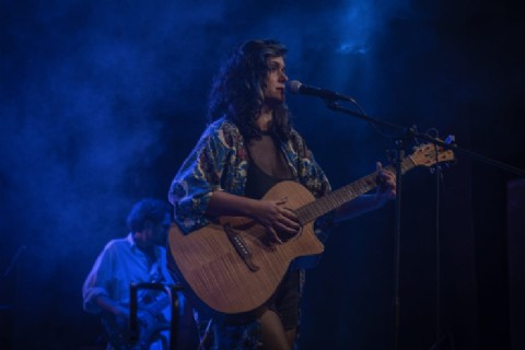 Emilia Freston presenta "Adentro era Azul" en Sputnik Var