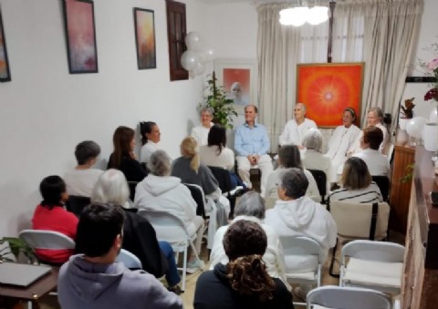 VIDEO | Charla abierta sobre espiritualidad en Brahma Kumaris: “El arte de soltar y empezar a vivir”