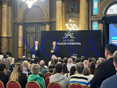 VIDEO | Artemis II: Julio Alak hizo entrega de reconocimientos a participantes locales del Proyecto Atenea