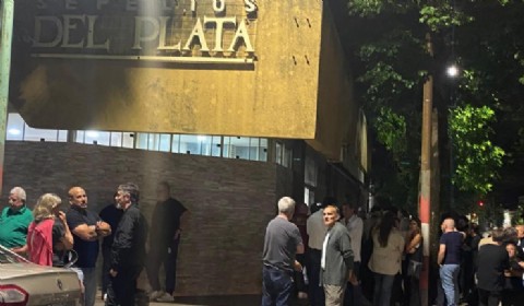 VIDEO | El intendente Alak y el exmandatario Garro coincidieron en el velatorio del Chuby Leguizamón en Tolosa