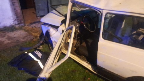 Ensenada: un hombre murió tras perder el control de su vehículo y chocar contra una casa