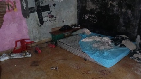 Una joven de 18 años fue detenida por intentar matar a su pareja a cuchillazos