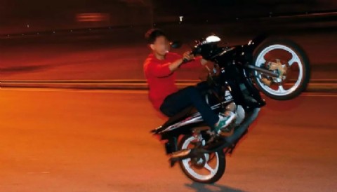 Las motos, los cortes y los ruidos sobresaltan a los vecinos de Altos de San Lorenzo