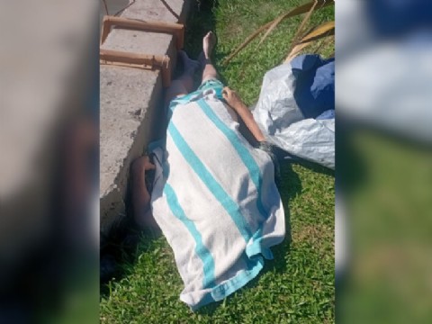 Investigan la muerte de un hombre hallado sin vida en la Isla Paulino