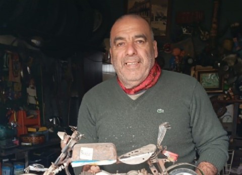 Daniel García, el artista de la gomería que da vida a las antigüedades