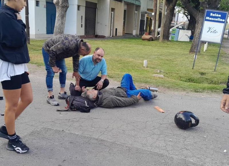 Hernández: un motociclista internado tras chocar con una camioneta