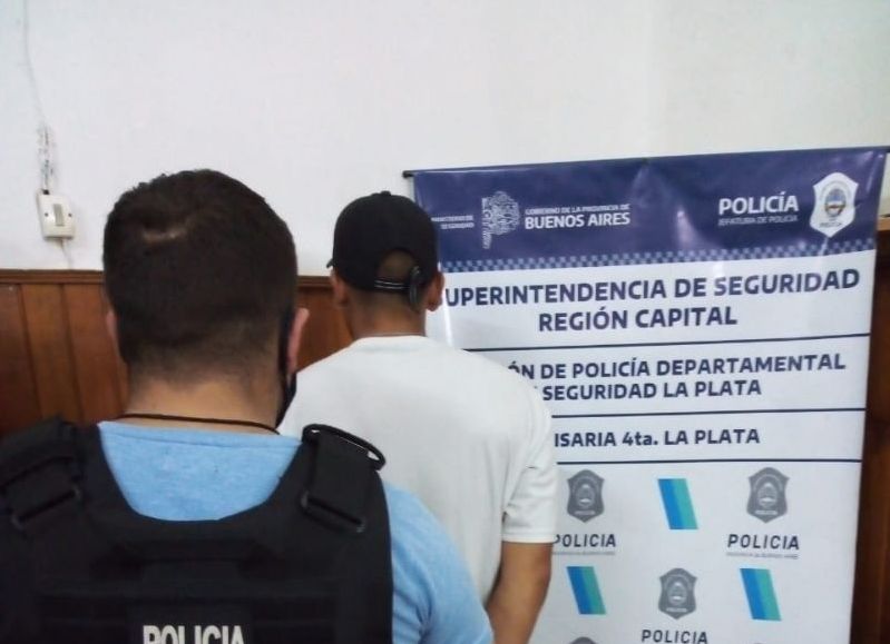Quedó detenido por el faso: un sujeto de 31 años tenía envoltorios con marihuana