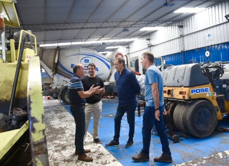 Garro visitó una constructora local y destacó la importancia de apoyar a los que invierten