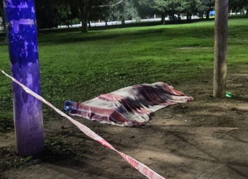 Una mujer se desplomó y murió cuando practicaba deportes en el Parque San Martín