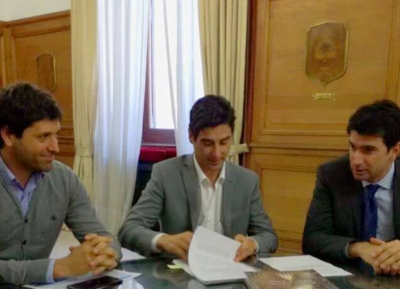 Y Zurieta firmó un convenio para seguir construyendo el nuevo hospital de Punta Indio